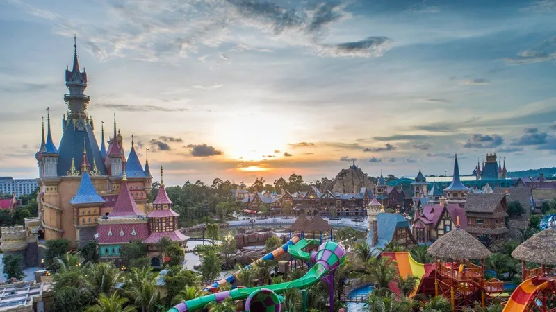 VinWonders của Phú Quốc sẽ thành công như Universal Studios của Singapore?