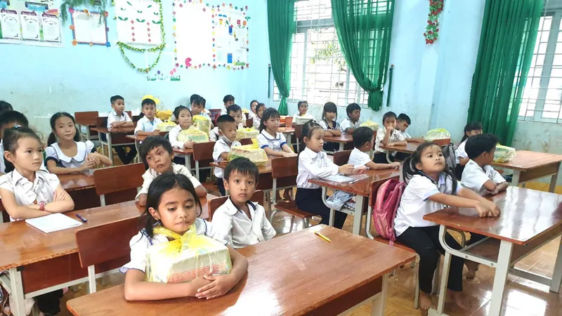 100% học sinh Trường Tiểu học Nguyễn Trãi, xã Đắk Ha, huyện Đắk G’Long, tỉnh Đắk Nông không thiếu sách giáo khoa. Ảnh: ĐÔNG NGUYÊN