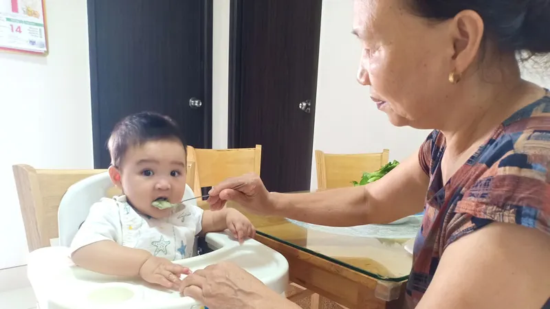 Hãy đưa trẻ vào nề nếp, cả trong ăn uống để tập cho con thói quen tốt sau này
