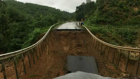 Mưa lớn, sạt lở nhiều nơi