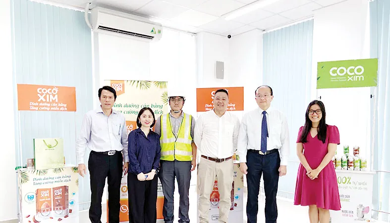 Nhà máy Betrimex giới thiệu công nghệ hiện đại với Tổng Lãnh sự Singapore 