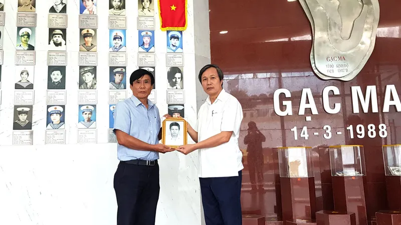 Người đi tìm di ảnh chiến sĩ Gạc Ma