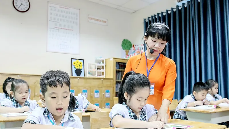 Dạy và học lớp 1 tại Trường Lê Đức Thọ, Gò Vấp, TPHCM. Ảnh: HOÀNG HÙNG
