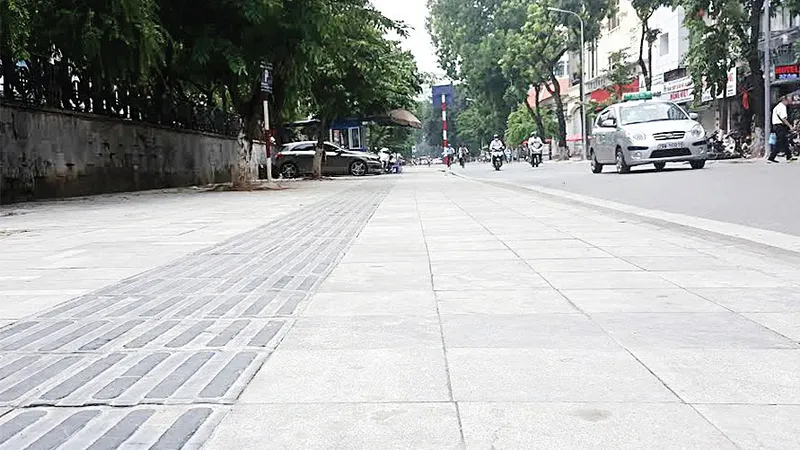 Hệ thống cấp nước sạch được lắp đặt trên vỉa hè