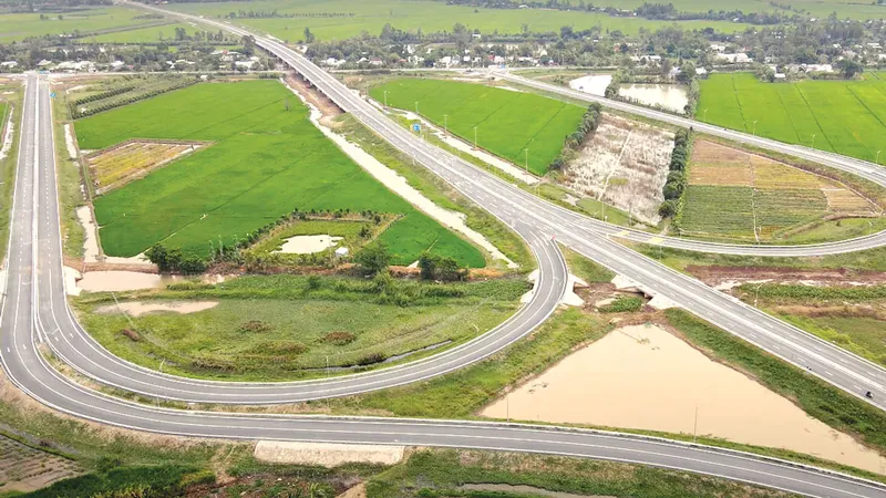  Một nút giao trên cao tốc Lộ Tẻ - Rạch Sỏi. Ảnh: TUẤN QUANG
