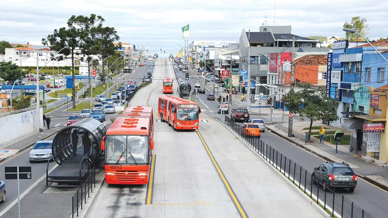 Đường phố ở Curitiba được phân luồng hợp lý, có làn dành riêng cho người đi bộ
