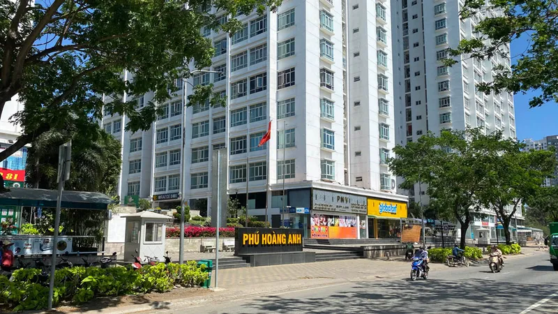 Vụ cư dân chung cư Phú Hoàng Anh tố bị giam nhà: Ai chiếm giữ quỹ bảo trì?