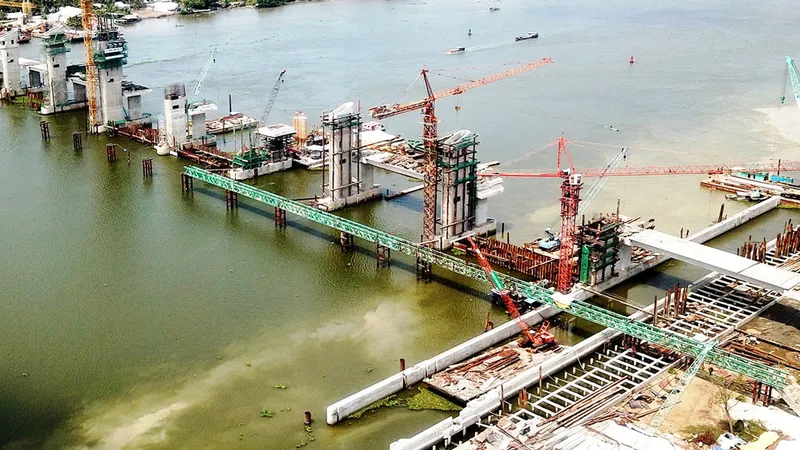 Sôi động công trình ngăn mặn ngàn tỷ
