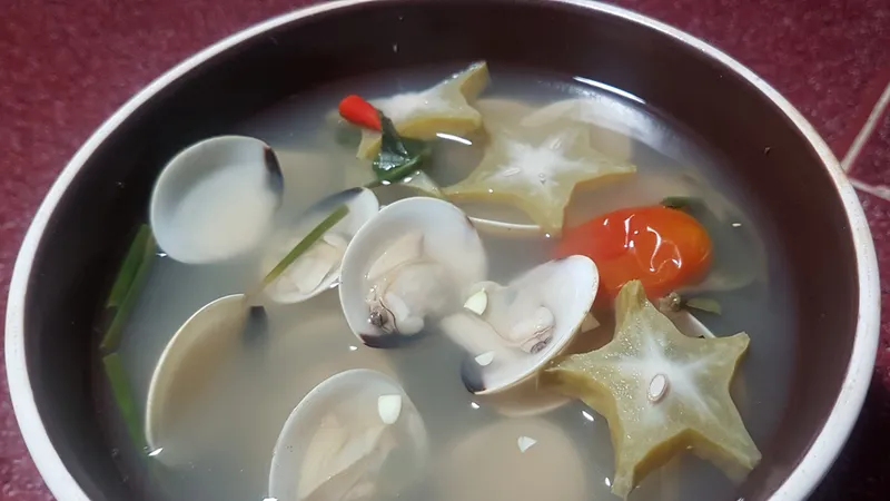 Canh nghêu nấu khế