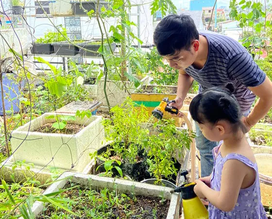 Nhân niềm vui ngày giãn cách