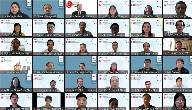 Các chuyên gia của AUN và ĐHQG-HCM tham dự lễ khai mạc. Ảnh: TIẾN CÔNG