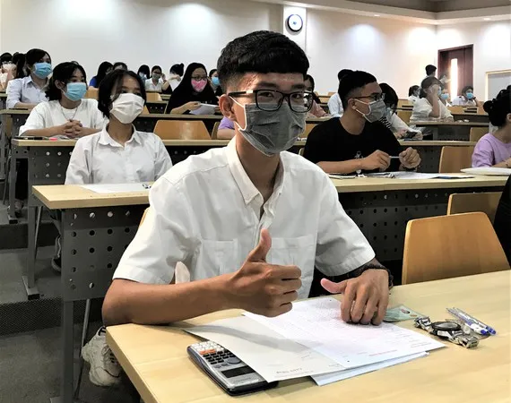 Điểm chuẩn đại học tăng đột biến, do đâu?
