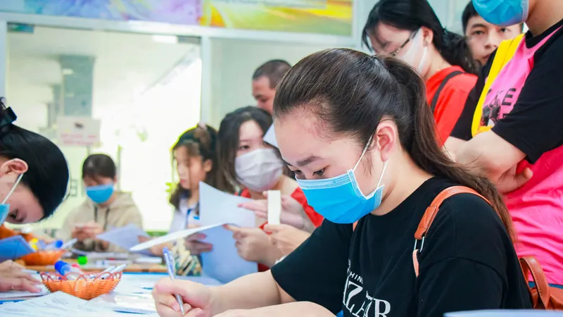 Thí sinh đăng ký xét tuyển bằng điểm học bạ THPT vào Trường ĐH Công nghiệp Thực phẩm TPHCM trong tháng 3-2021