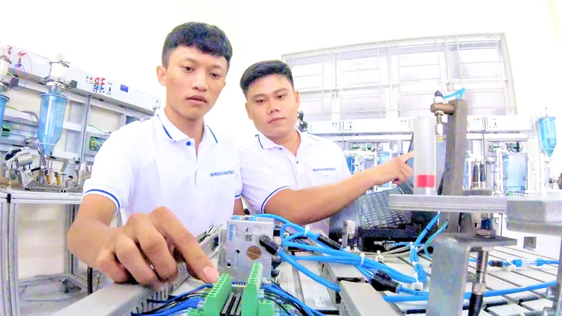 Học viên Trường Trung cấp nghề Hùng Vương (TPHCM) trong giờ thực hành