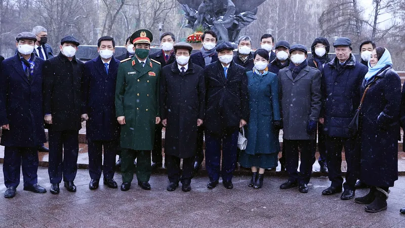 Chủ tịch nước Nguyễn Xuân Phúc hội kiến Chủ tịch Duma Quốc gia Nga Vyacheslav Volodin: Đẩy mạnh trao đổi kinh nghiệm lập pháp và giám sát giữa hai Quốc hội