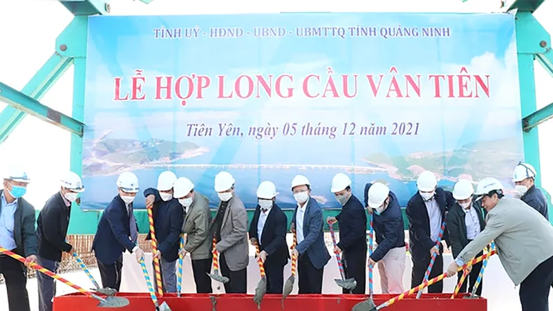 Công ty 479 Hòa Bình tổ chức hợp long 2 cây cầu trọng điểm tại Quảng Ninh