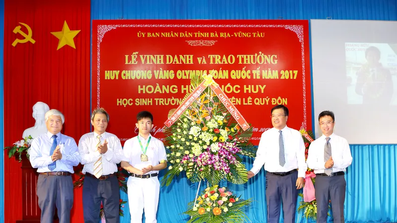 Em Hoàng Hữu Quốc Huy, Trường THPT chuyên Lê Quý Đôn (phường 11, TP Vũng Tàu) giành huy chương vàng tại kỳ thi Olympic Toán học quốc tế năm 2017. Ảnh: Báo BRVT