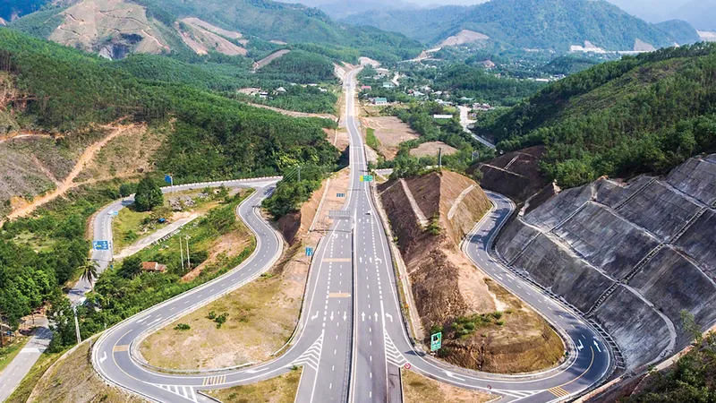 Hoàn cảnh đặc biệt và quyết sách đặc biệt