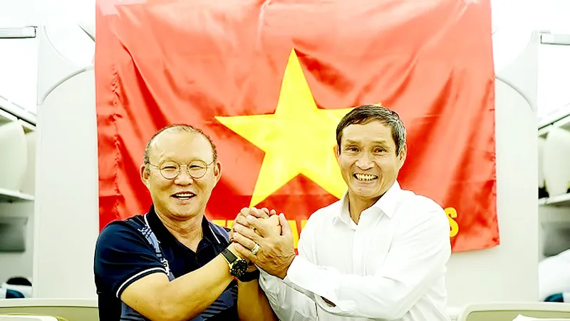 HLV Park Hang-seo và HLV Mai Đức Chung
