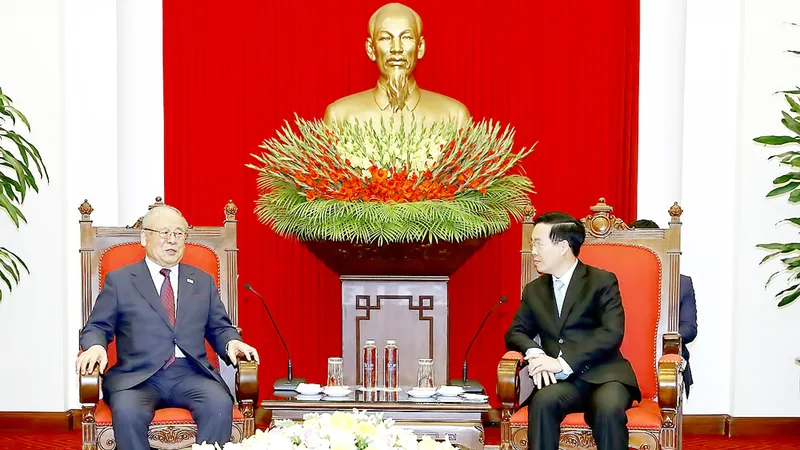 Thường trực Ban Bí thư Võ Văn Thưởng tiếp Cố vấn đặc biệt Liên minh Nghị sĩ hữu nghị Nhật - Việt Tekebe Tsutomu. Ảnh: TTXVN