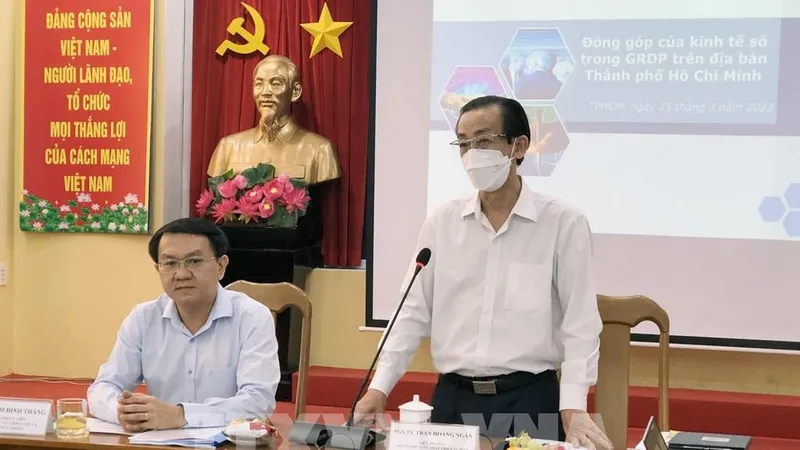 Đại diện Viện Nghiên cứu phát triển phối hợp Sở TT-TT TPHCM chủ trì phiên thảo luận tại tọa đàm. Ảnh: TTXVN