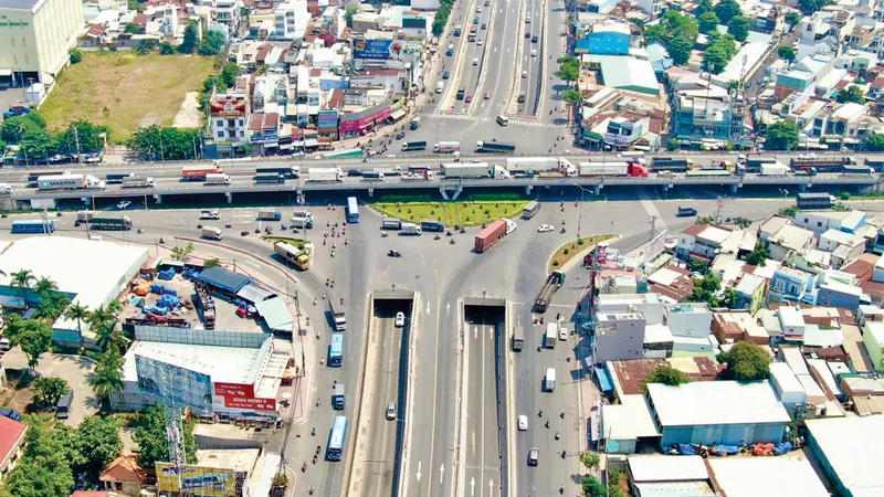 Tìm kế sách phát triển phía Tây TPHCM: Bắt đầu từ các trục giao thông
