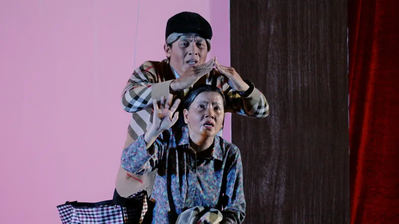 Một cảnh trong vở kịch Mưa bóng mây
