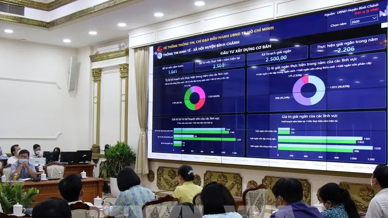 Hệ thống tổng hợp thông tin kinh tế xã hội được trình diễn dưới dạng đồ thị, biểu đồ, hình ảnh minh họa infographic. Ảnh: TTXVN
