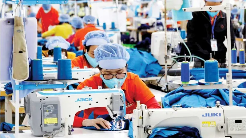 Ngành dệt may Việt Nam đang hoạt động tốt. Ảnh: REUTERS