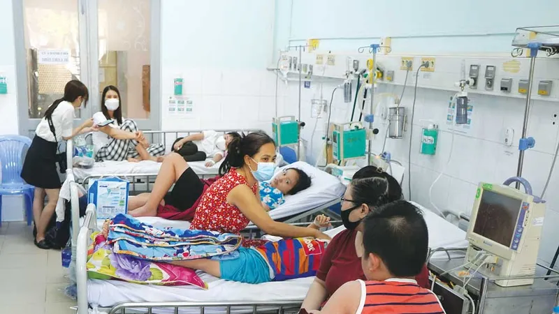 Bệnh nhi điều trị sốt xuất huyết tại Bệnh viện Nhi đồng 2, TPHCM. Ảnh: THÀNH SƠN