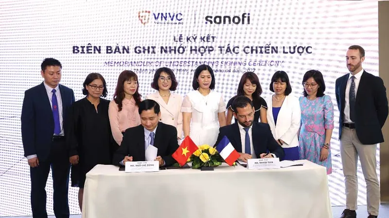 Quang cảnh lễ ký kết biên bản ghi nhớ hợp tác chiến lược