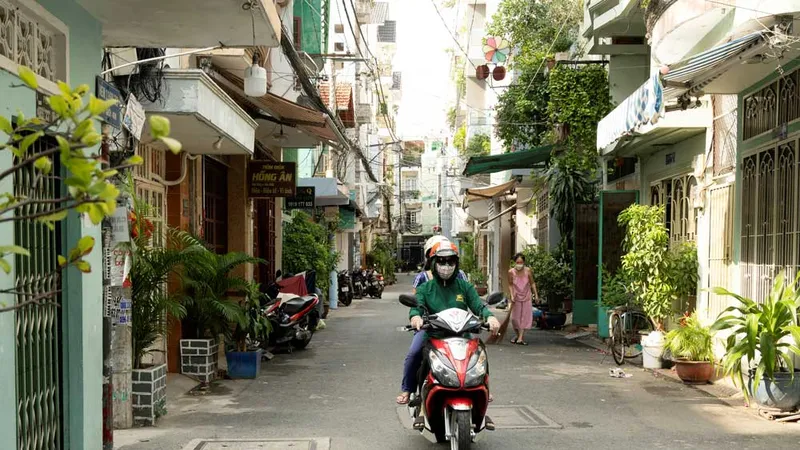 Nhiều con hẻm ở TPHCM rộng thênh thang sau khi người dân hiến đất, nhà nước mở rộng