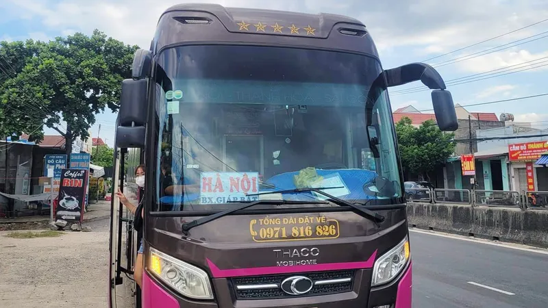 Xe khách bị đưa về trụ sở công an sau sự việc 