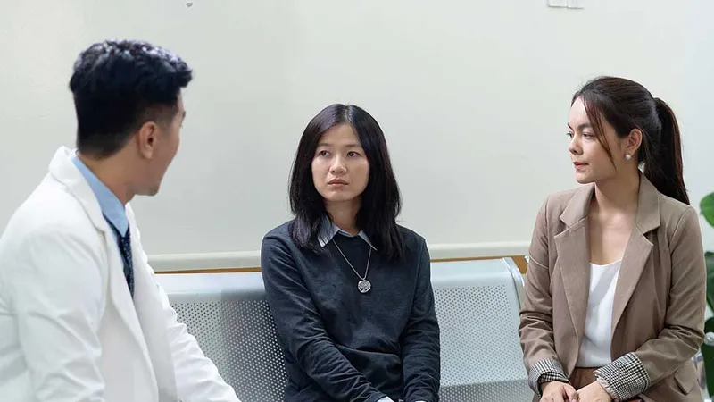 Người lắng nghe: Lời thì thầm đi sâu khai thác bất ổn tâm lý của con người