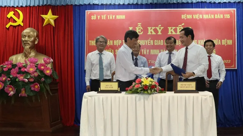 Lãnh đạo Sở Y tế Tây Ninh và Bệnh viện nhân dân 115 ký kết bản thỏa thuận