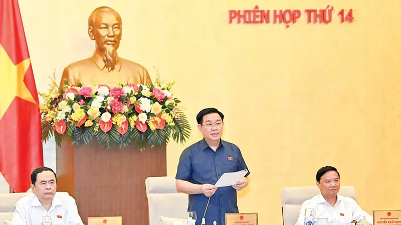 Chủ tịch Quốc hội Vương Đình Huệ phát biểu bế mạc phiên họp. Ảnh: VIẾT CHUNG