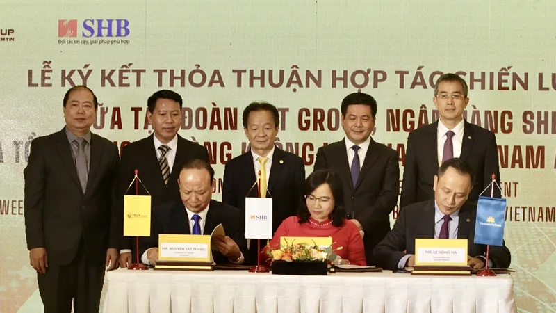 Đại diện lãnh đạo Tập đoàn T&T Group, Ngân hàng SHB và Vietnam Airlines ký thỏa thuận hợp tác chiến lược
