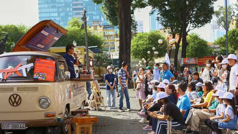 Coffee tour in the city trở thành điểm hẹn mới của giới trẻ