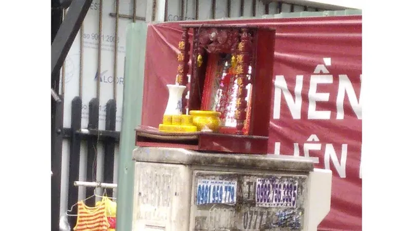 Tủ điện hay tủ thờ?