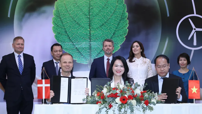 Đại diện liên danh T&T Group - Orsted và Trung tâm Đổi mới sáng tạo quốc gia ký và trao biên bản ghi nhớ thỏa thuận hợp tác