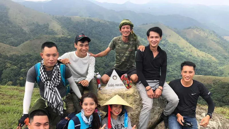 Trải nghiệm thực tế, tìm hiểu văn hóa bản địa giúp người trẻ có thêm vốn sống hơn là buộc mình trong những không gian mạng trực tuyến
