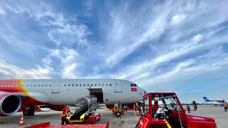 CEO và 1 số lãnh đạo Vietjet chuyển lương cho hoạt động cộng đồng, từ thiện