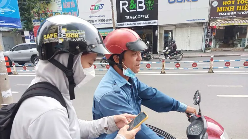 Trả lại điện thoại cho người dưng