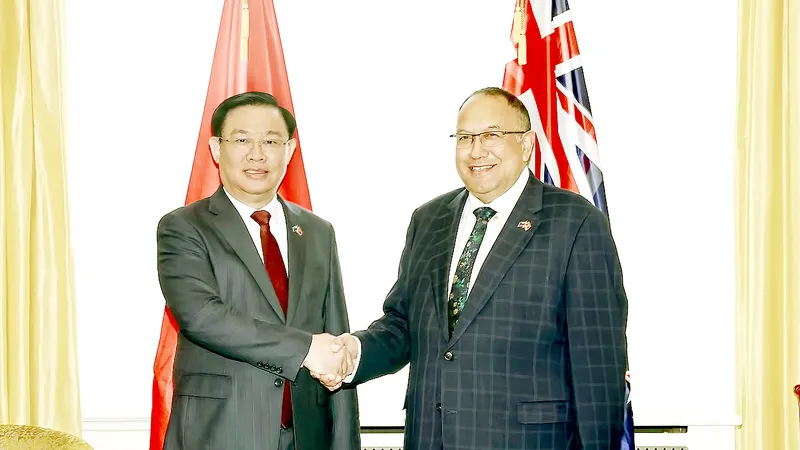 Chủ tịch Quốc hội Vương Đình Huệ và Chủ tịch Quốc hội New Zealand Adrian Rurawhe tại buổi hội đàm. Ảnh: TTXVN