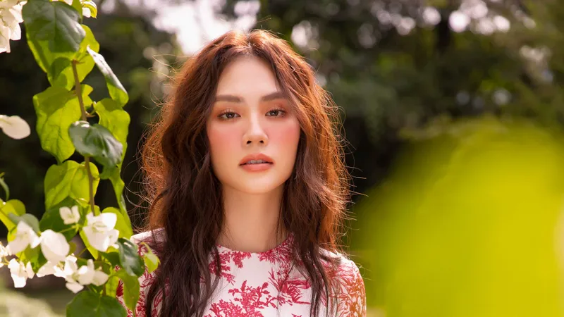 Những thiết kế thanh lịch của NTK Lê Thanh Hoà dịp đầu năm mới