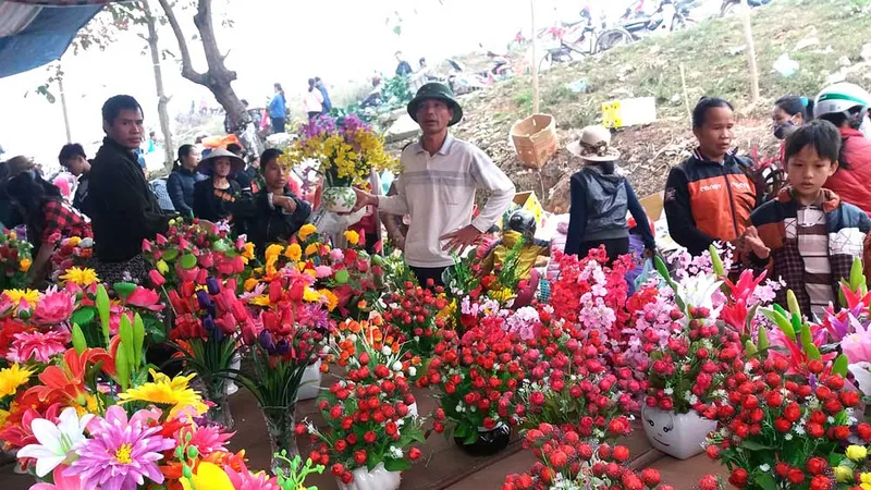 Những phiên chợ quê luôn gợi nhớ về những cái tết truyền thống 