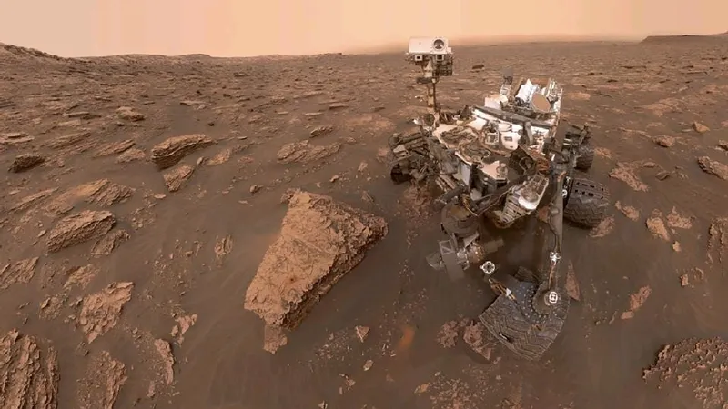 Xe tự hành Curiosity khám phá sao Hỏa