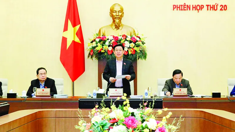 Chủ tịch Quốc hội Vương Đình Huệ chủ trì và phát biểu tại phiên họp. Ảnh: VIẾT CHUNG