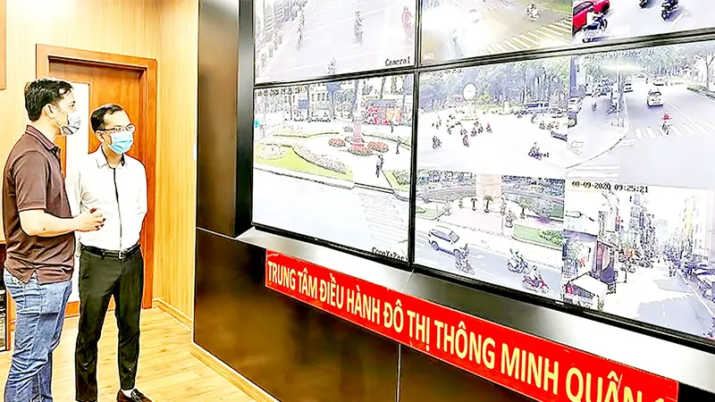 Quận 1 ứng dụng KH-CN vào xây dựng và phát triển Trung tâm điều hành đô thị thông minh quận. Ảnh: THU HƯỜNG