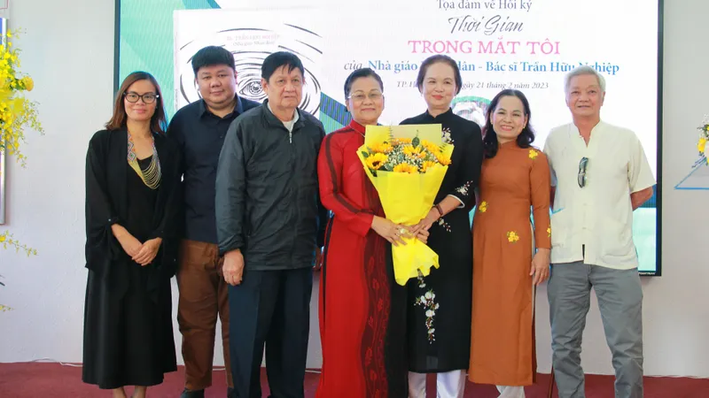 Tọa đàm về hồi ký "Thời gian trong mắt tôi" của bác sĩ Trần Hữu Nghiệp